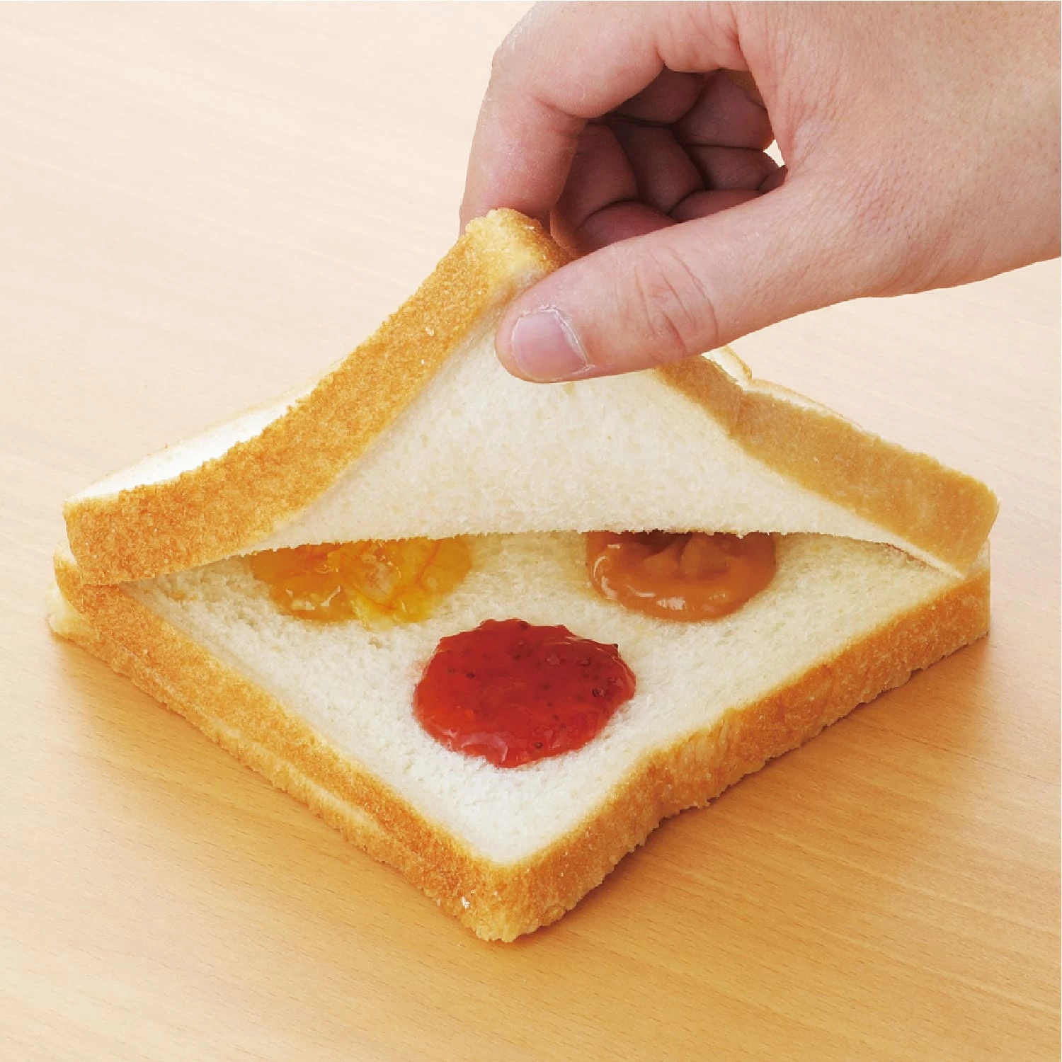 Akebono Clover-Shaped Sandwich Cutter & Sealer 4 Akebono Clover-Shaped Sandwich Cutter & Sealer - Image 2