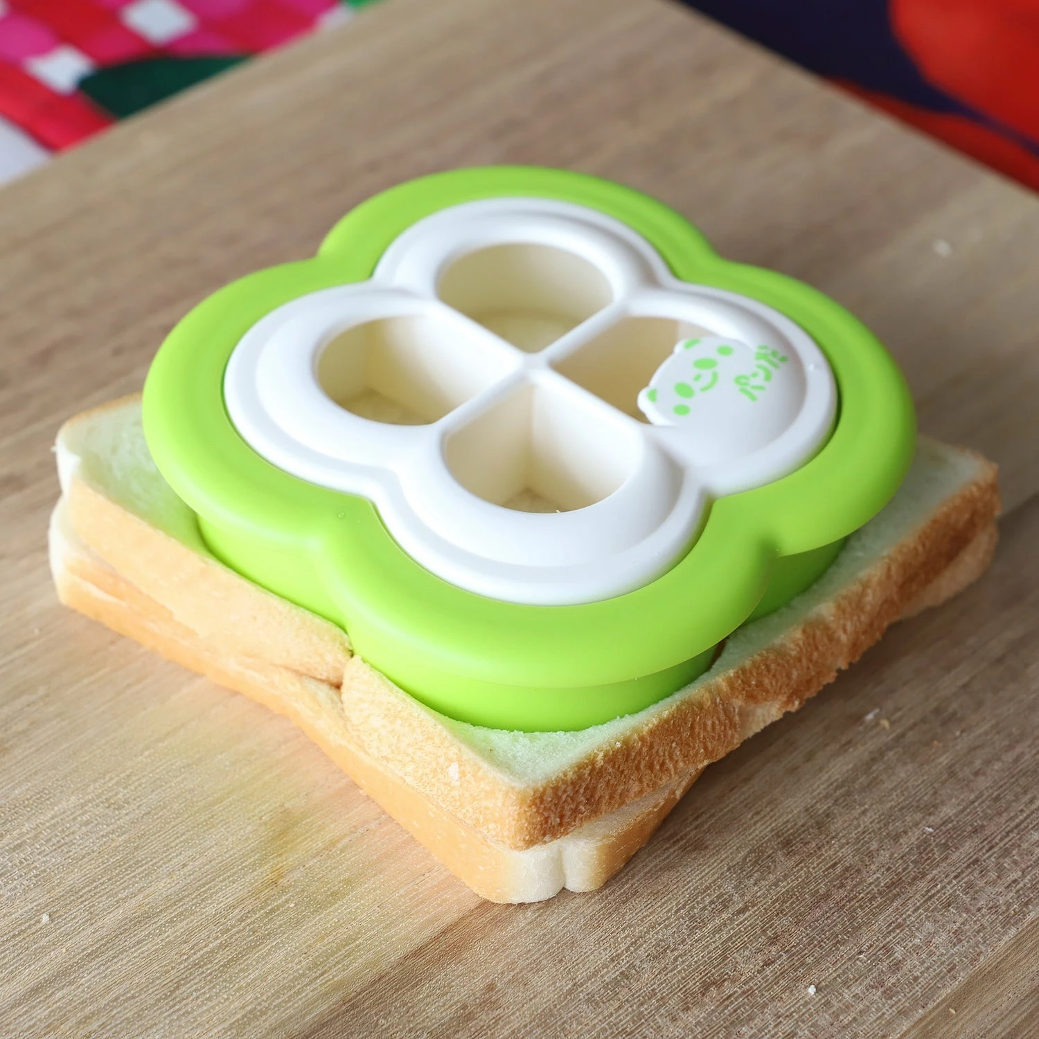 Akebono Clover-Shaped Sandwich Cutter & Sealer 10 Akebono Clover-Shaped Sandwich Cutter & Sealer - Image 8