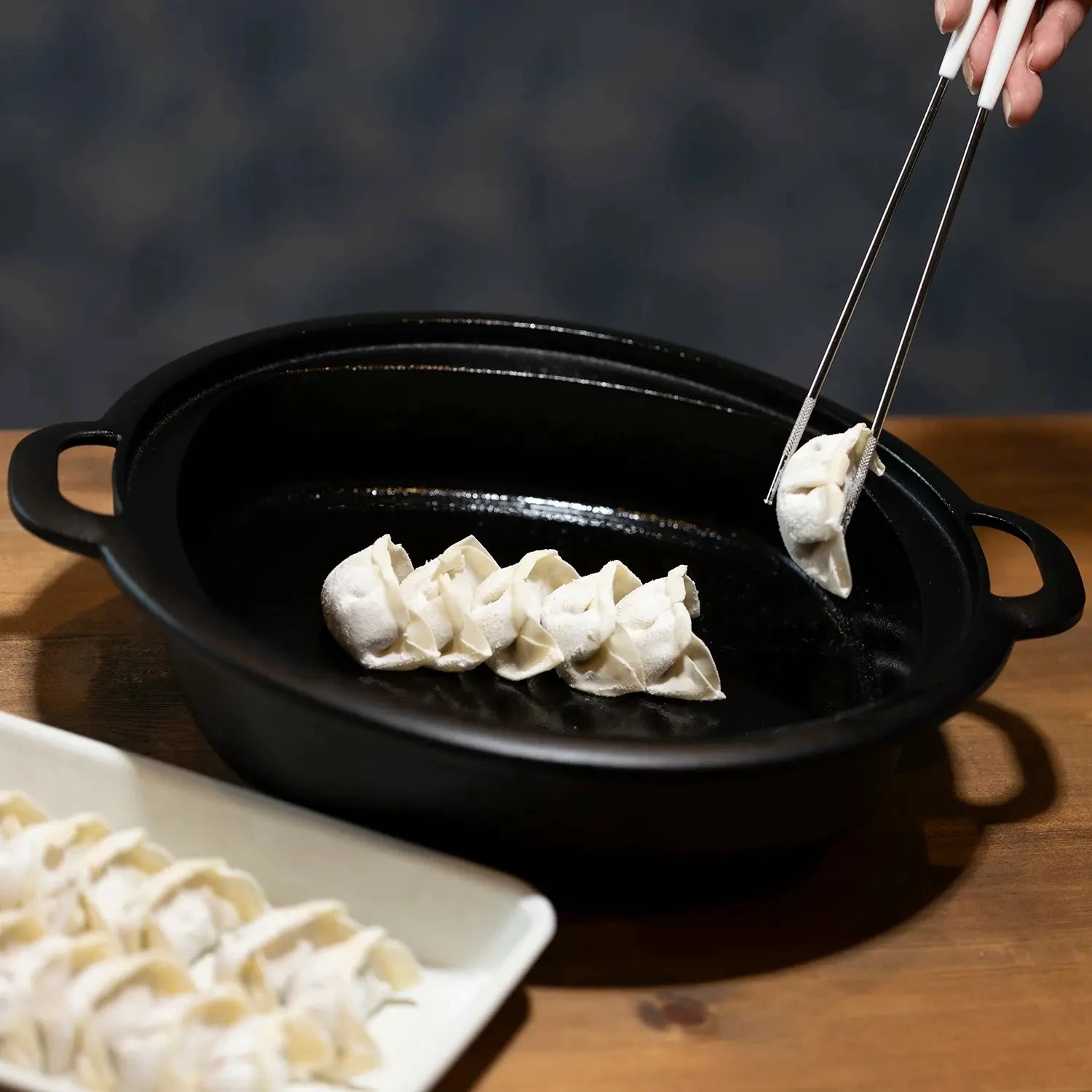Iwachu Nambu Cast Iron Sukiyaki & Gyoza Pan With Wooden Lid 10 Iwachu Nambu Cast Iron Sukiyaki & Gyoza Pan With Wooden Lid - Image 8