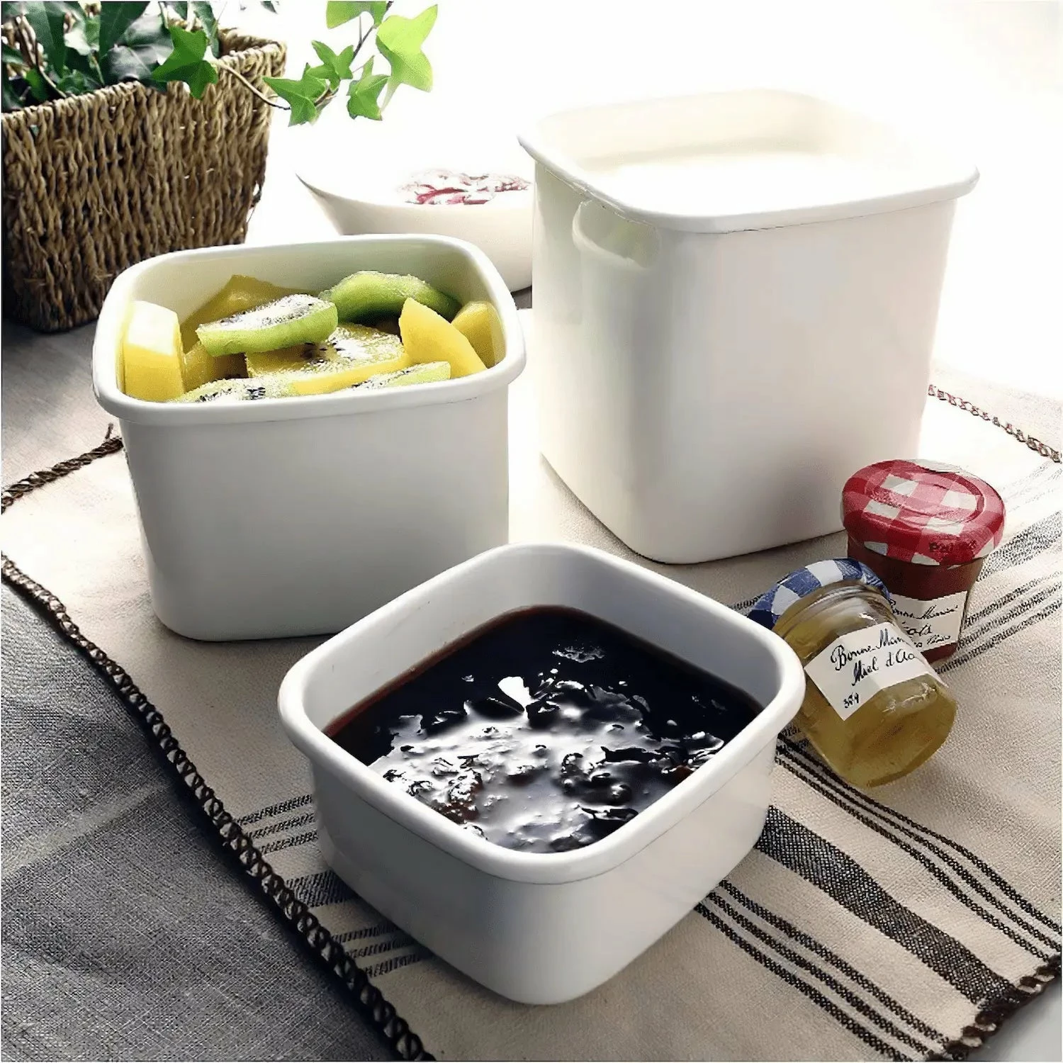 Noda Horo White Series Enamel Square Food Containers With Lid 8 Noda Horo White Series Enamel Square Food Containers With Lid - Image 6