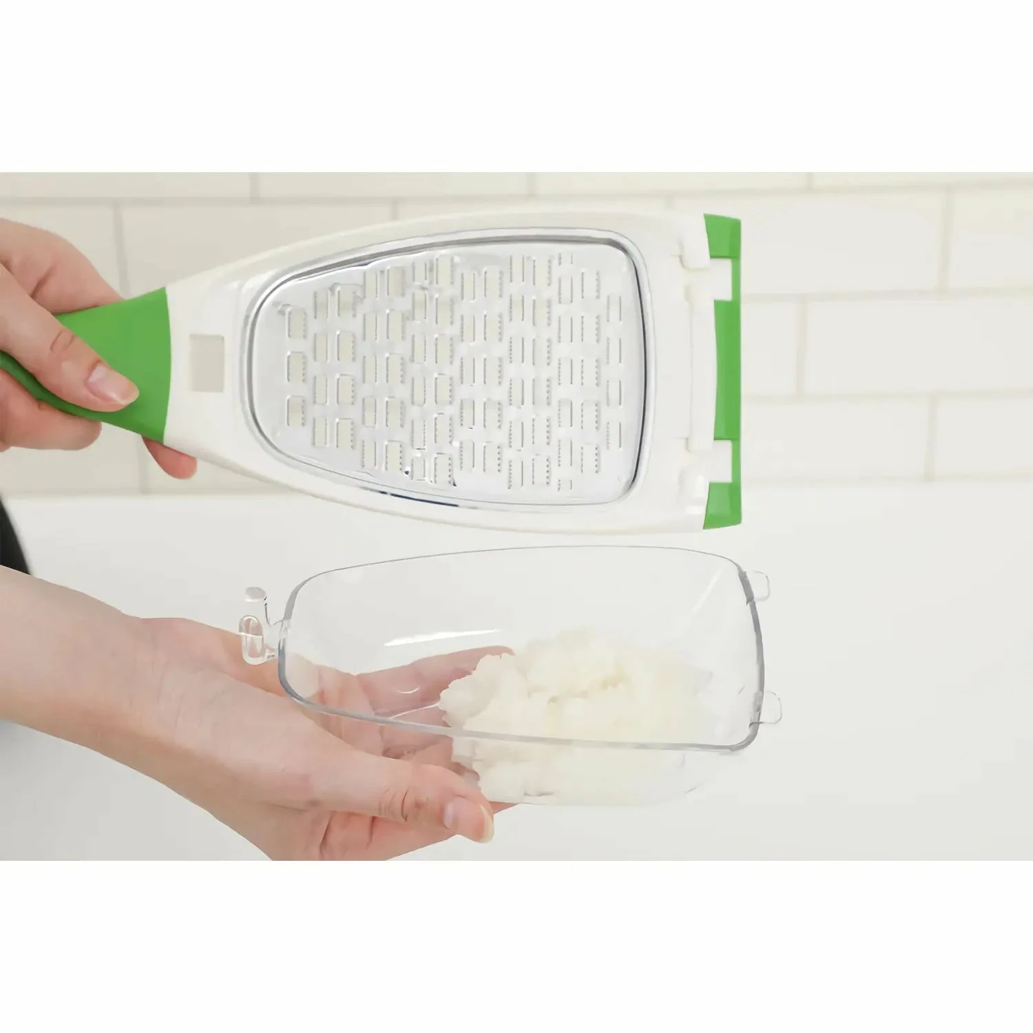 Nonoji ABS Resin Daikon Radish Grater With Container 5 Nonoji ABS Resin Daikon Radish Grater With Container - Image 3
