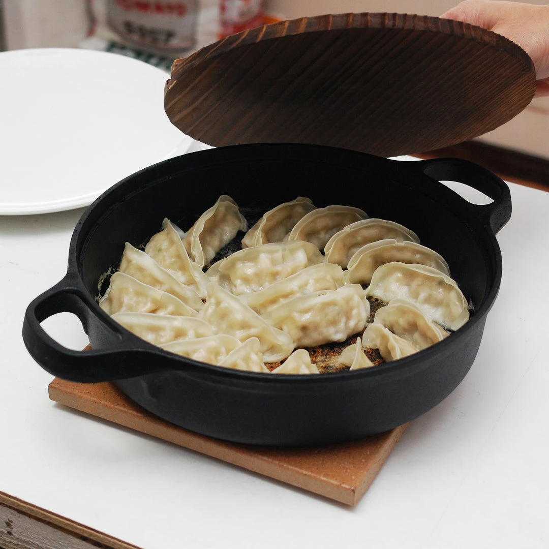 Seieido Cast Iron Sukiyaki & Gyoza Pan 7 Seieido Cast Iron Sukiyaki & Gyoza Pan - Image 5
